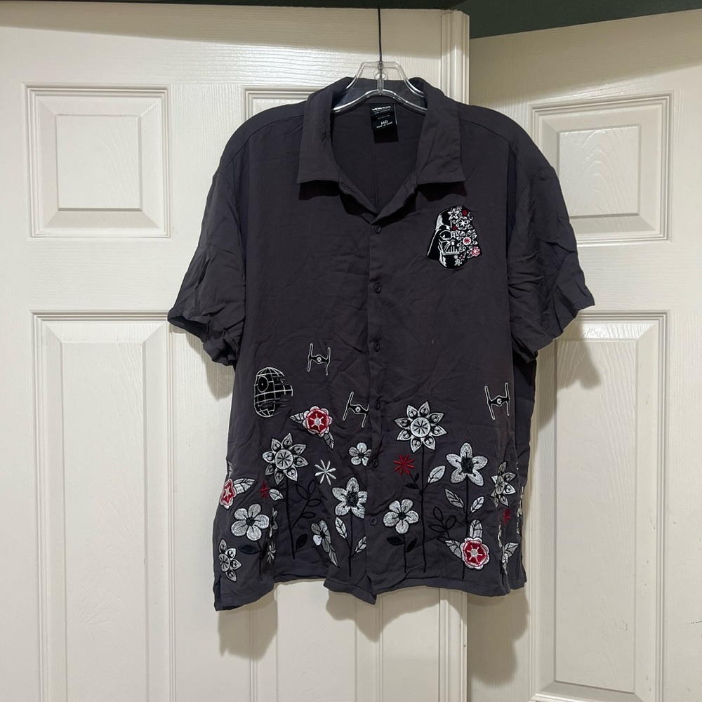 Star Wars Dark Side Floral Button-Up Men’s Size Medium Gray‎ Embroidery Shirt